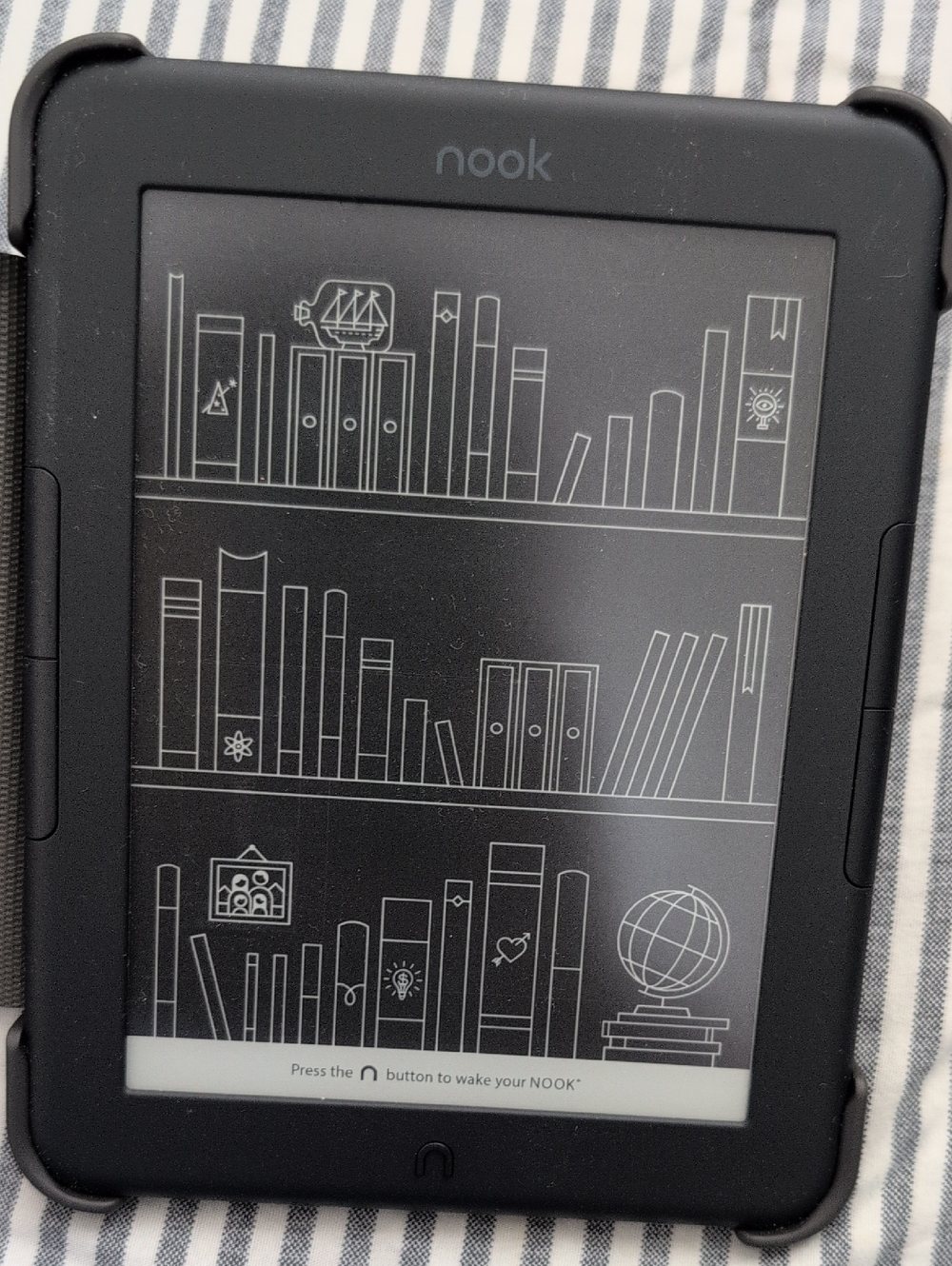 Nook GlowLight 4 E-Reader Black + Silver Shimmer Case EUC - Picture 3 of 9